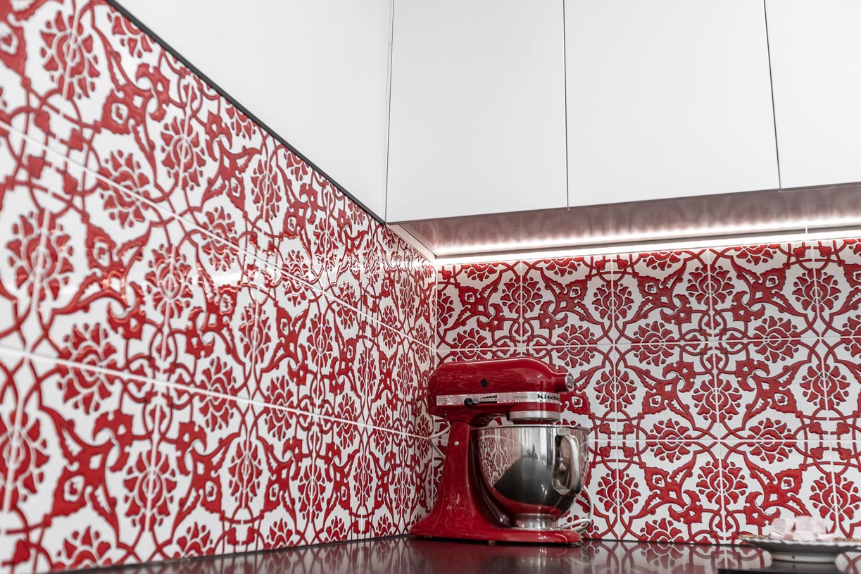 turkish inspired kitchen feature tile by she's got style interior design